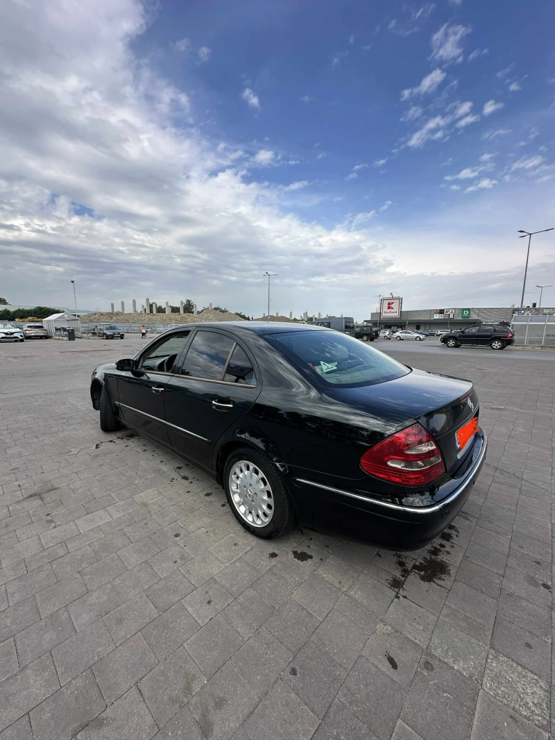 Mercedes-Benz E 220, снимка 2 - Автомобили и джипове - 51910081
