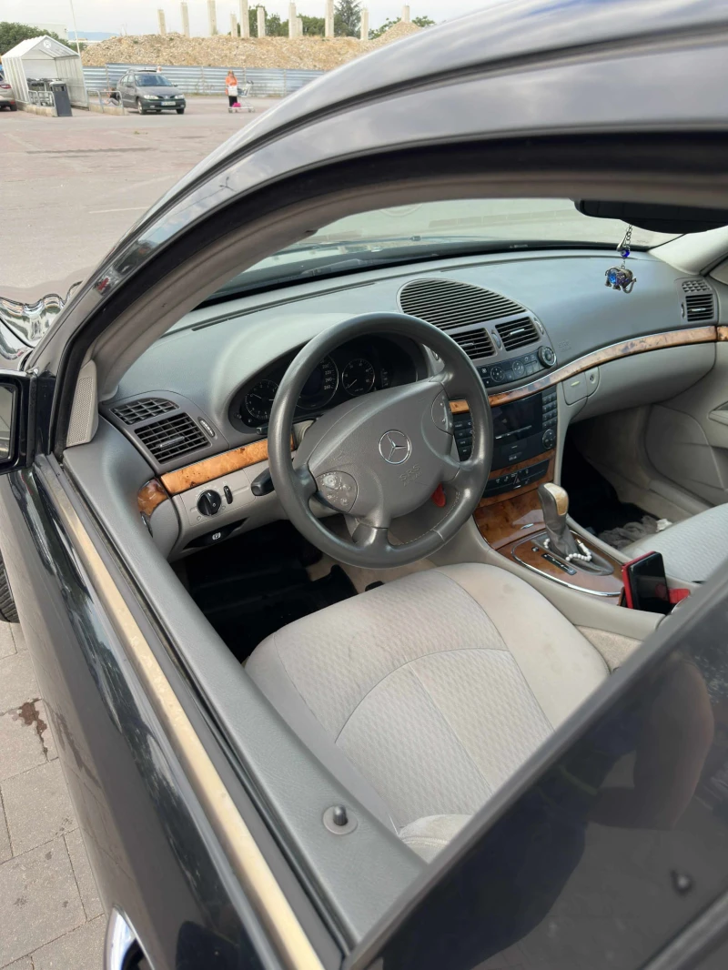 Mercedes-Benz E 220, снимка 9 - Автомобили и джипове - 51910081