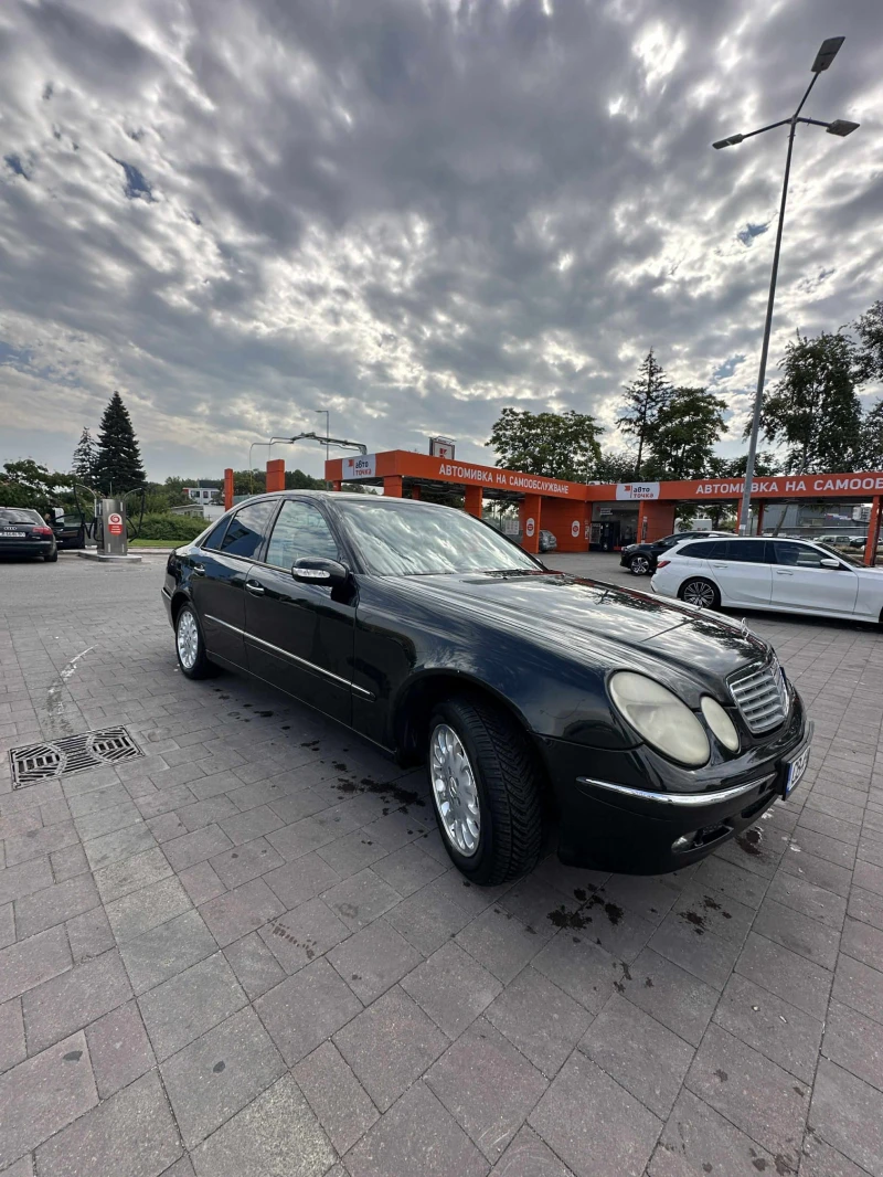 Mercedes-Benz E 220, снимка 7 - Автомобили и джипове - 51910081