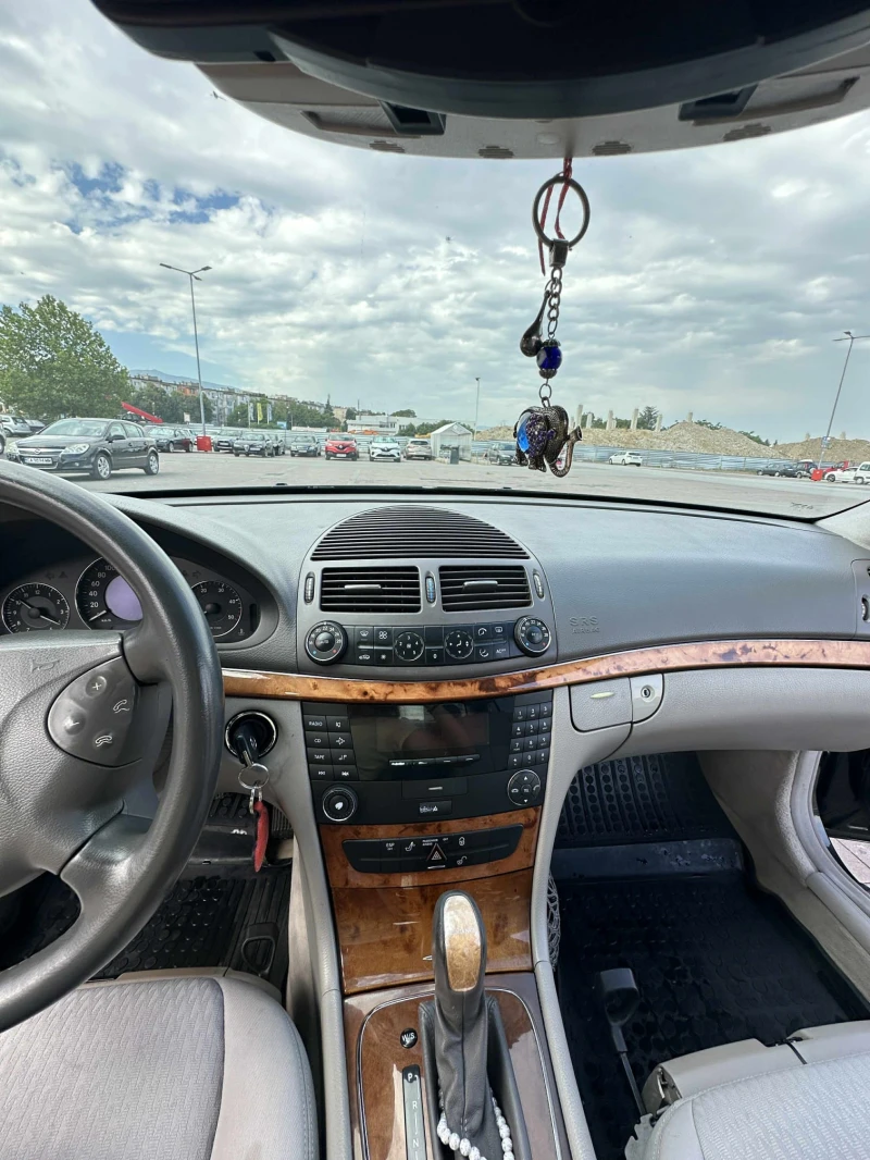 Mercedes-Benz E 220, снимка 17 - Автомобили и джипове - 51910081