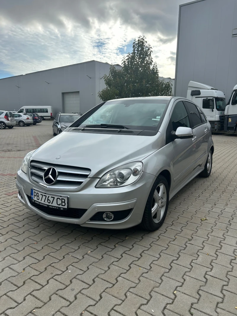Mercedes-Benz B 180