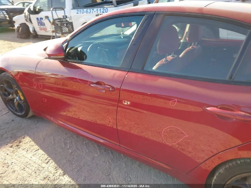 Alfa Romeo Giulia RWD* !TI SPORT!* АвтоКредит* Цена до БГ, снимка 14 - Автомобили и джипове - 53483688