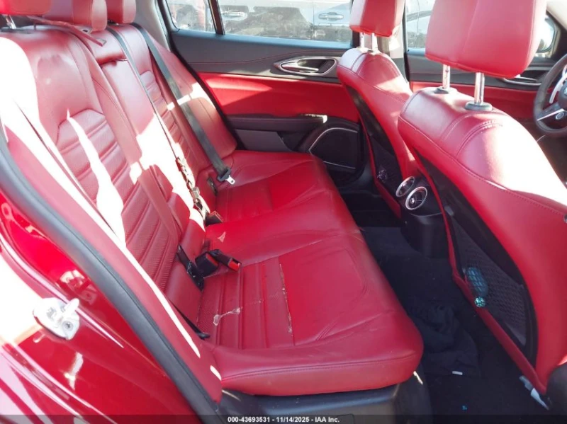 Alfa Romeo Giulia RWD* !TI SPORT!* АвтоКредит* Цена до БГ, снимка 8 - Автомобили и джипове - 53483688