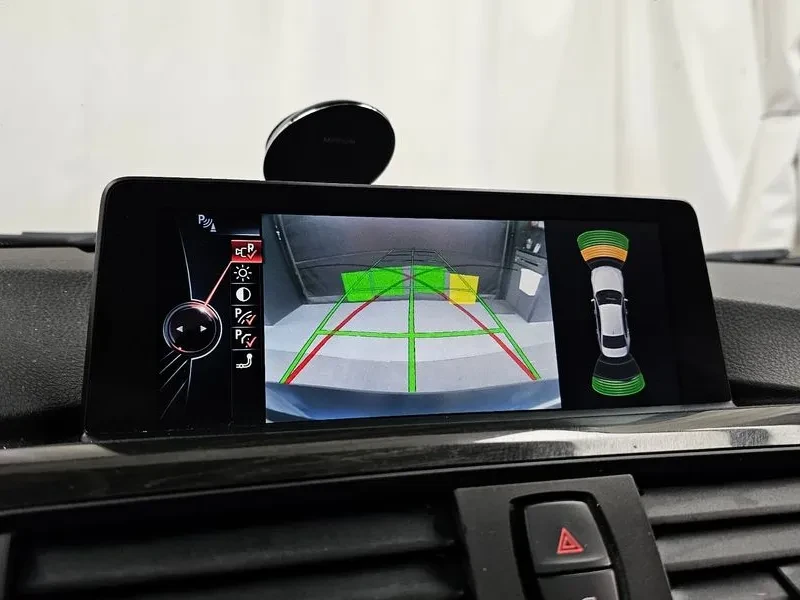 BMW 320 xDrive, снимка 15 - Автомобили и джипове - 53715386