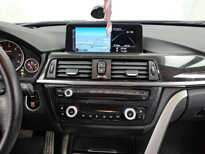 BMW 320 xDrive, снимка 14 - Автомобили и джипове - 53715386