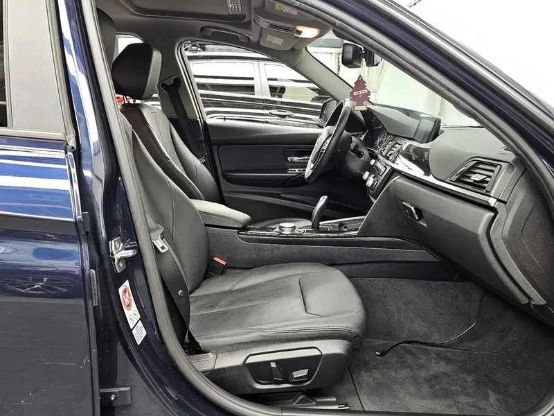 BMW 320 xDrive, снимка 11 - Автомобили и джипове - 53715386