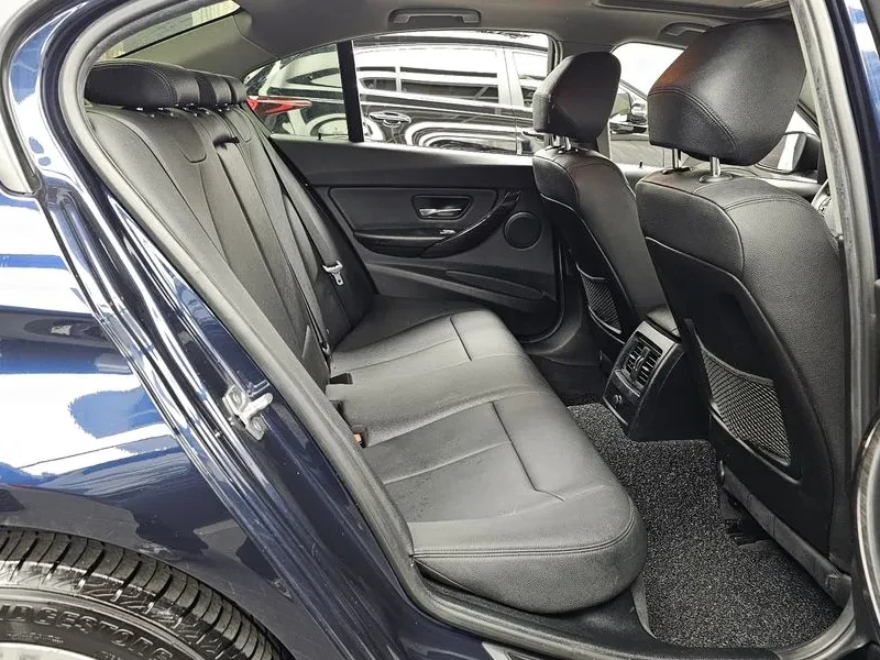 BMW 320 xDrive, снимка 12 - Автомобили и джипове - 53715386