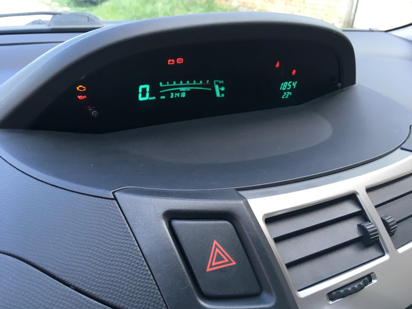 Toyota Yaris 1.0 vvt-i face  - изображение 8