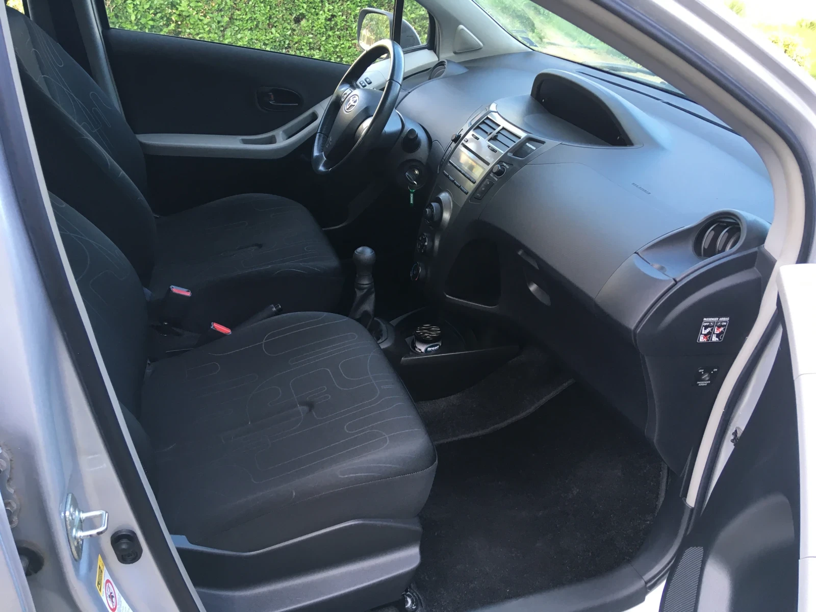 Toyota Yaris 1.0 vvt-i face  - изображение 9