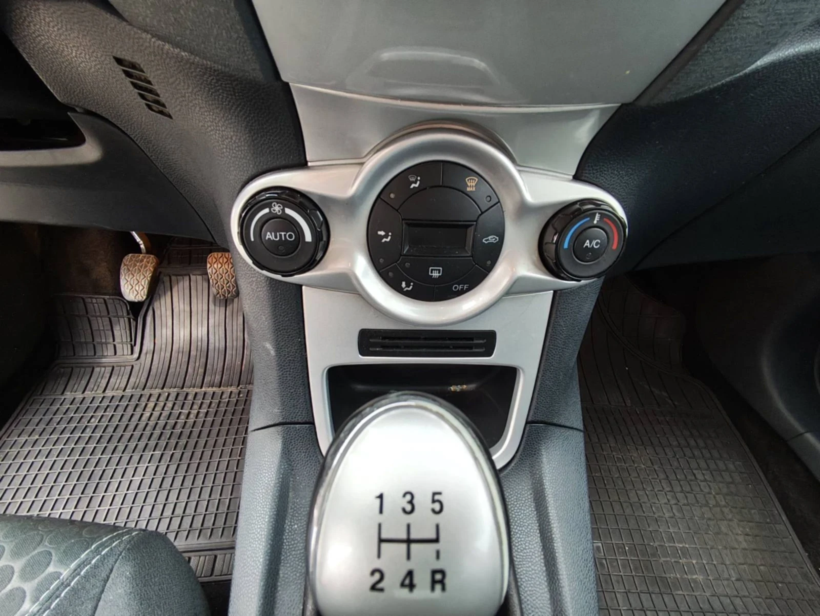 Ford Fiesta 1.4 GPL - изображение 8