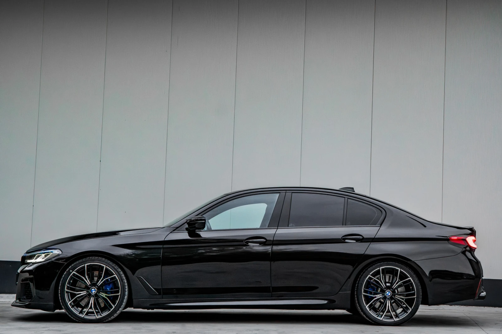 BMW 550 I* X-DRIVE* 3xTV* M-SPORT* HARMAN* LASER* DIGITAL* - изображение 2