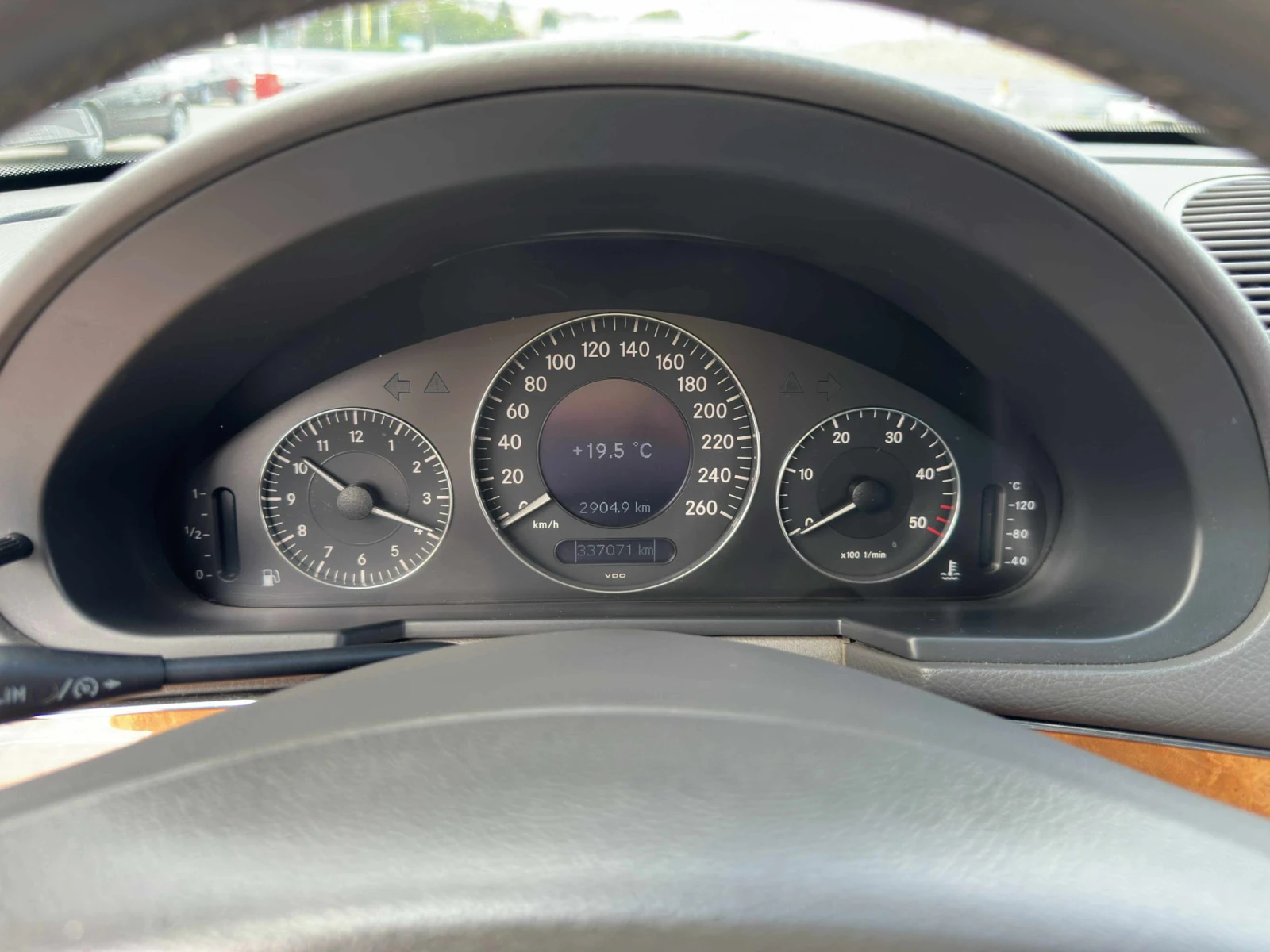 Mercedes-Benz E 220, снимка 16 - Автомобили и джипове - 53663169