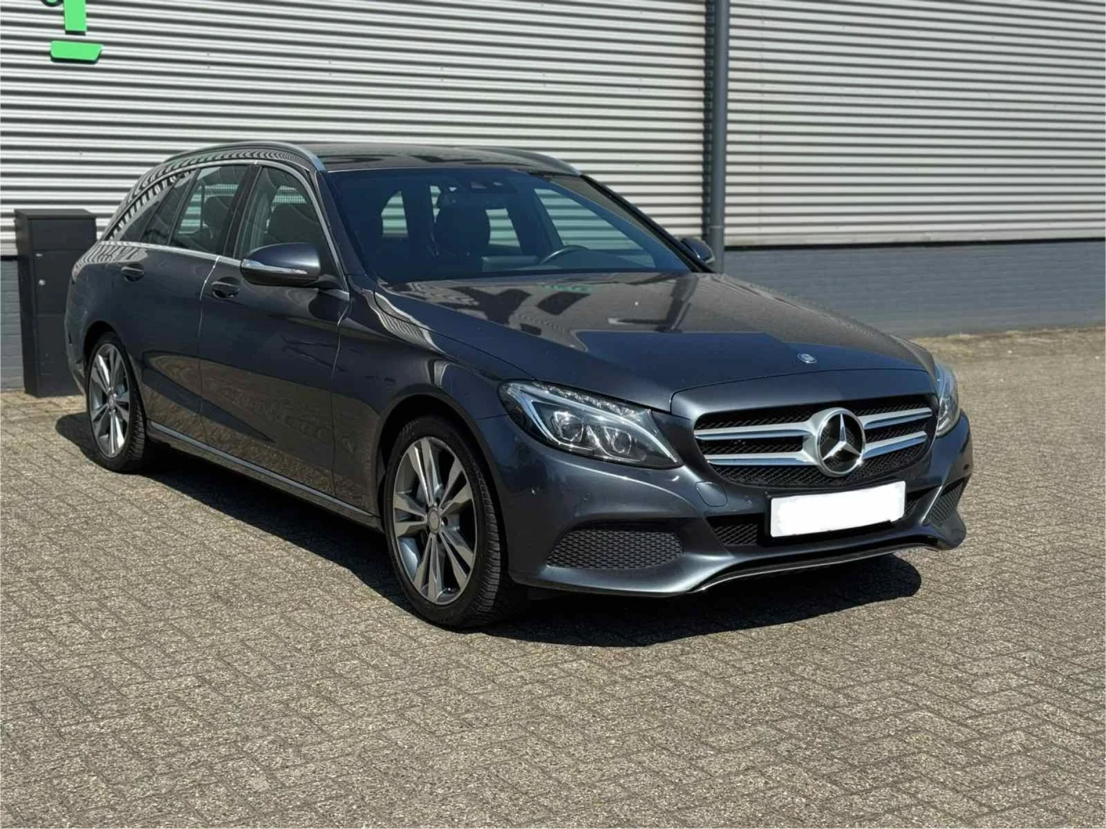 Mercedes-Benz C 350 e - изображение 2