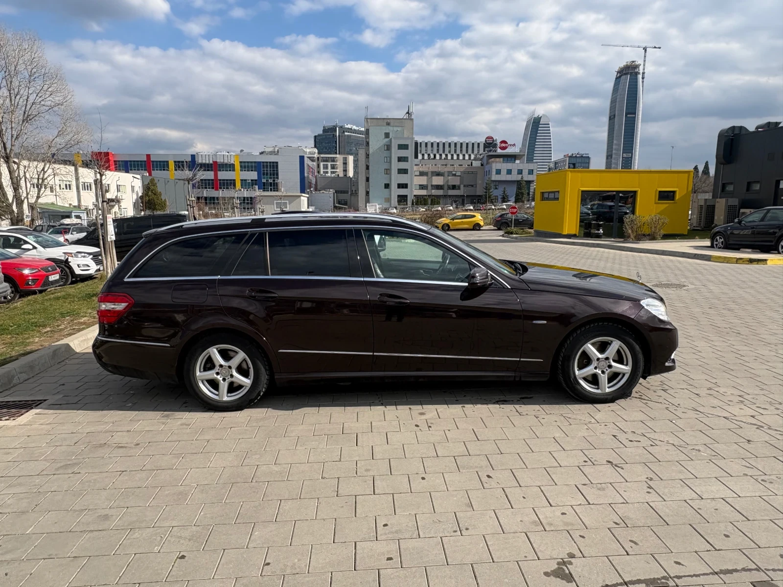 Mercedes-Benz E 350 CDI Avangarde, снимка 4 - Автомобили и джипове - 53974978