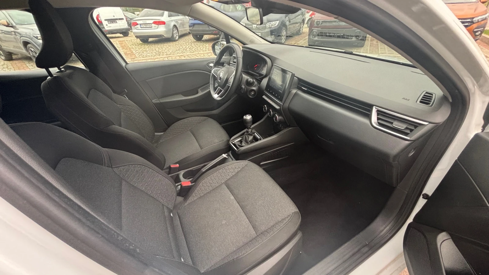 Renault Clio TCe 90 BVM, снимка 13 - Автомобили и джипове - 54429012