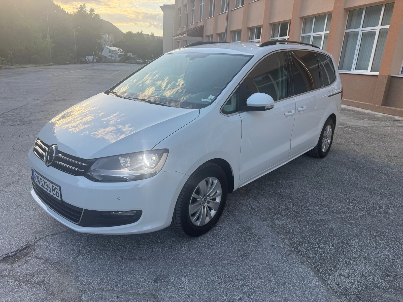 VW Sharan 2.0 TDI Facelift, снимка 2 - Автомобили и джипове - 54722432