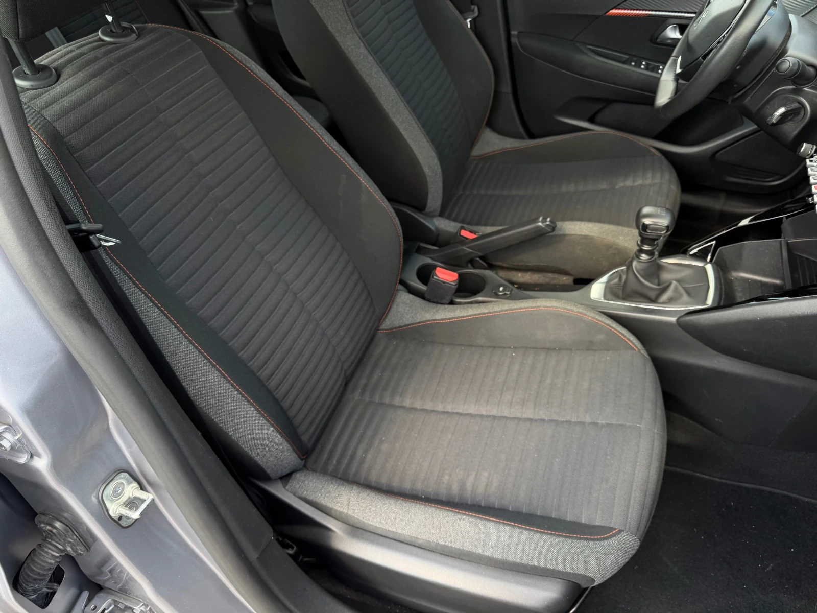 Peugeot 208 1.2 puretech, снимка 10 - Автомобили и джипове - 55543142