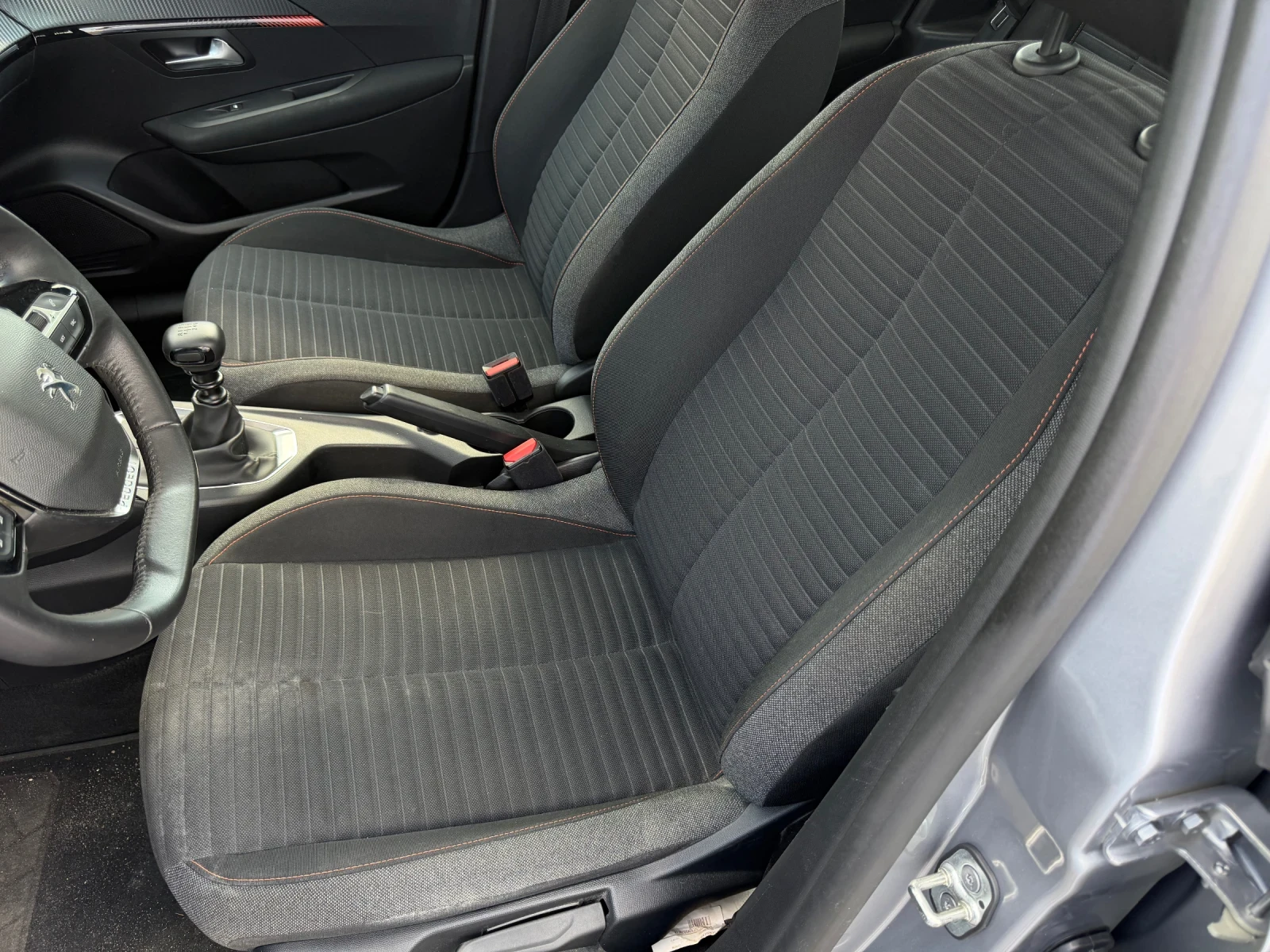 Peugeot 208 1.2 puretech, снимка 13 - Автомобили и джипове - 55543142
