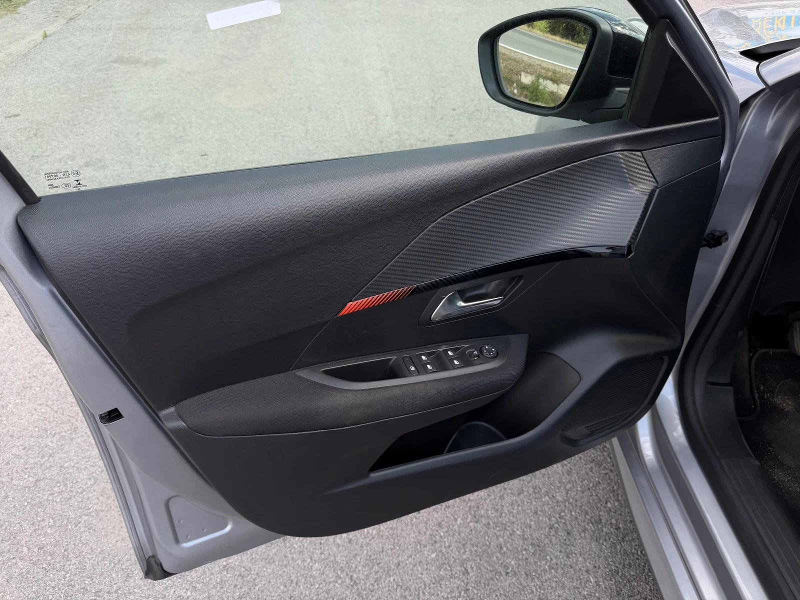 Peugeot 208 1.2 puretech, снимка 12 - Автомобили и джипове - 55543142