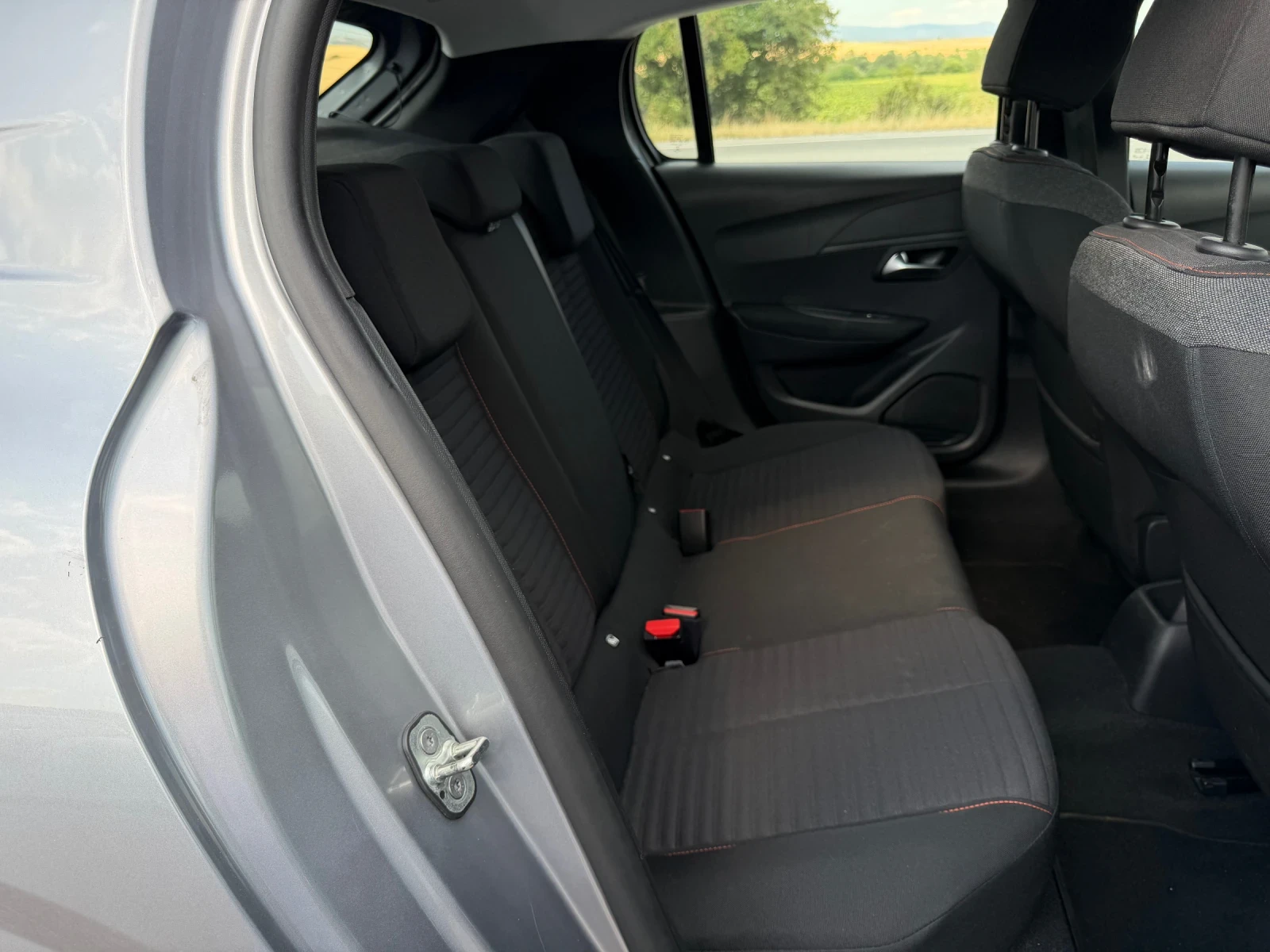 Peugeot 208 1.2 puretech, снимка 9 - Автомобили и джипове - 55543142