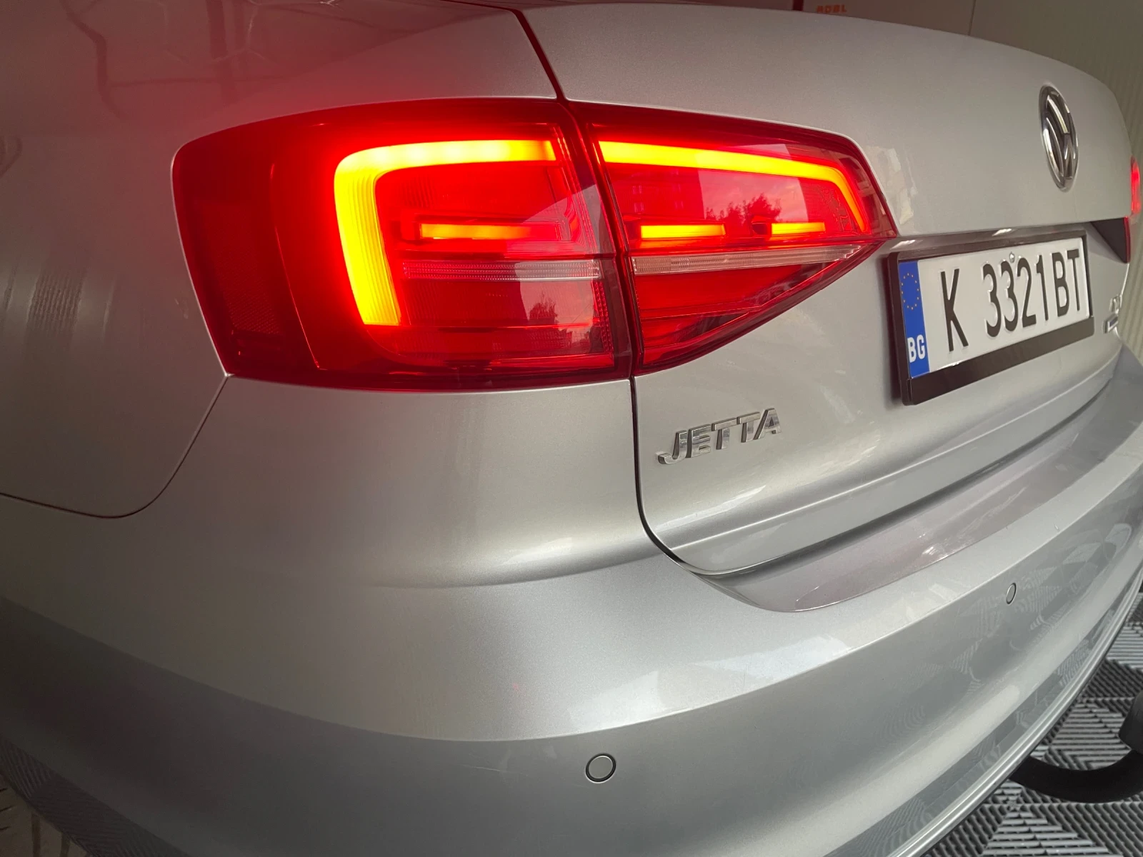 VW Jetta 2.0TDi FACELIFT , снимка 9 - Автомобили и джипове - 55667453