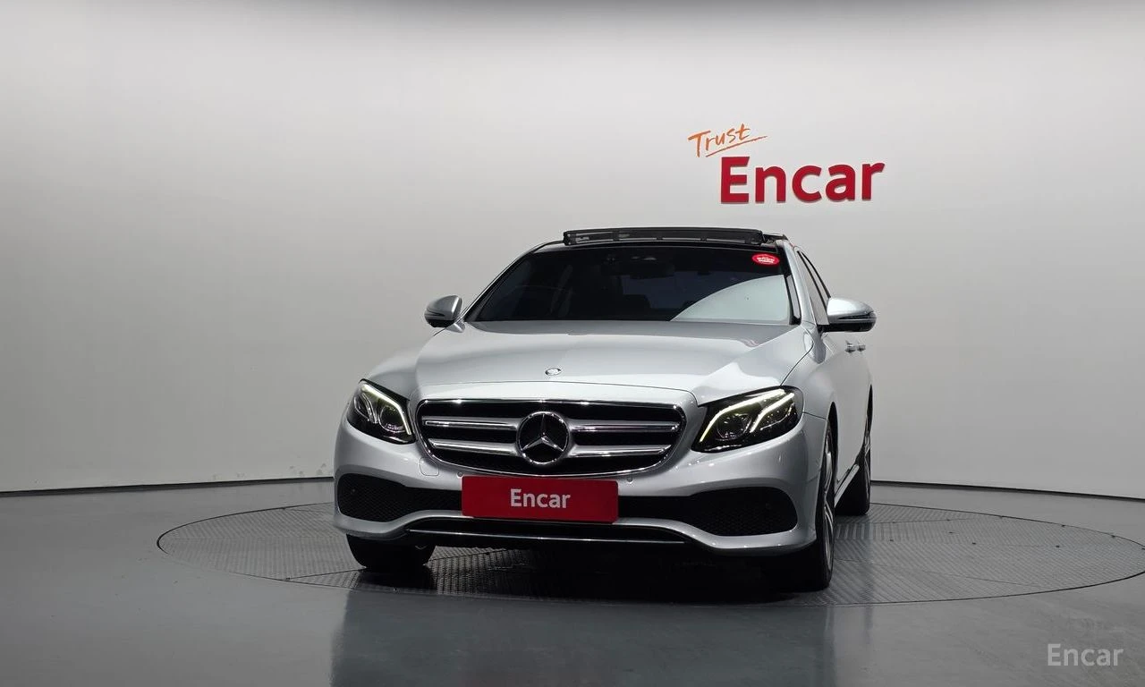 Mercedes-Benz E 300 ДИГИТАЛНО* ТАБЛО* ОБДУХВАНЕ* 360КАМЕРА* ПАНОРАМА* , снимка 3 - Автомобили и джипове - 56114671
