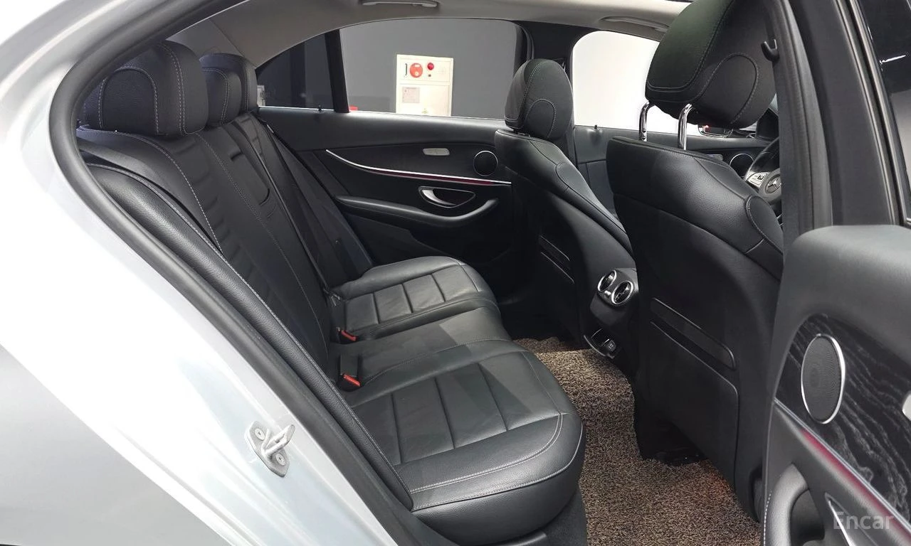 Mercedes-Benz E 300 ДИГИТАЛНО* ТАБЛО* ОБДУХВАНЕ* 360КАМЕРА* ПАНОРАМА* , снимка 14 - Автомобили и джипове - 56114671