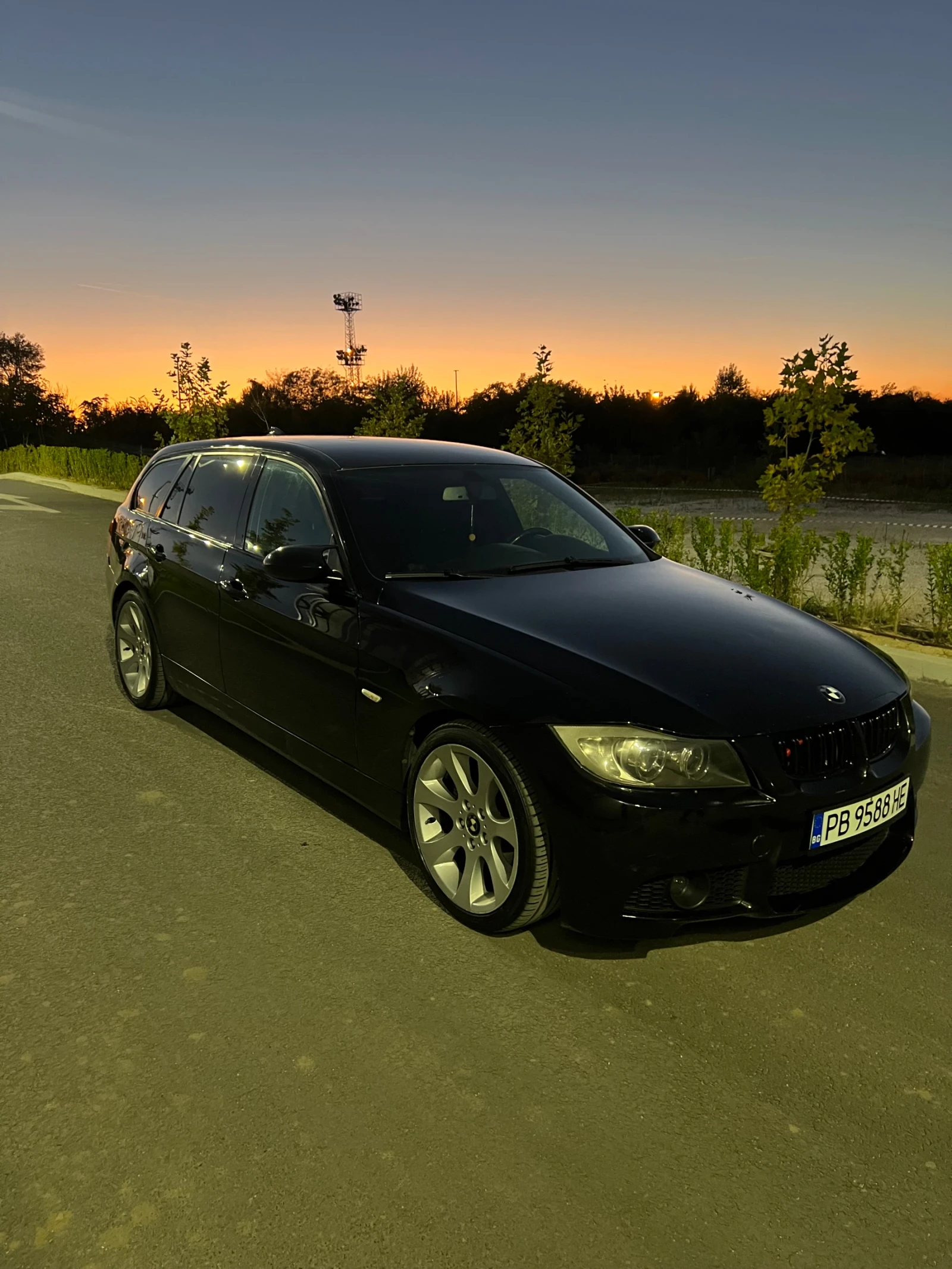 BMW 330, снимка 3 - Автомобили и джипове - 56346480