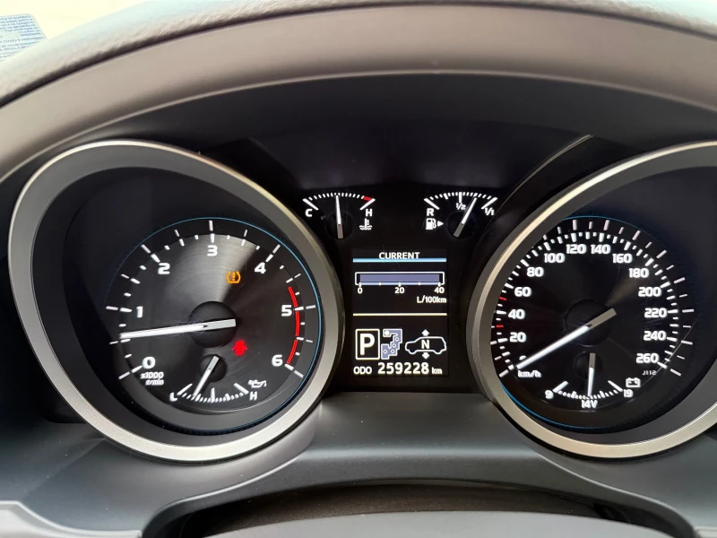 Toyota Land cruiser 200, снимка 12 - Автомобили и джипове - 53260826