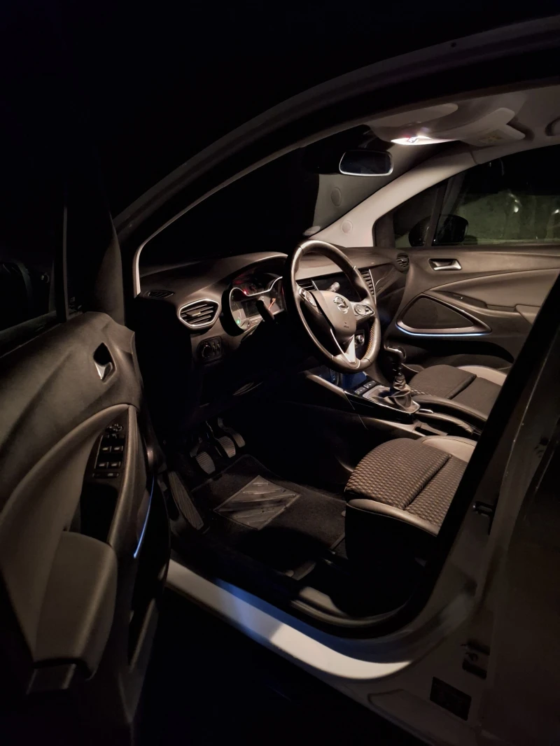 Opel Crossland X 1.2, снимка 8 - Автомобили и джипове - 53305938