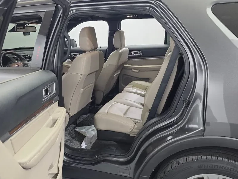 Ford Explorer 2.3 AWD, снимка 11 - Автомобили и джипове - 54351540