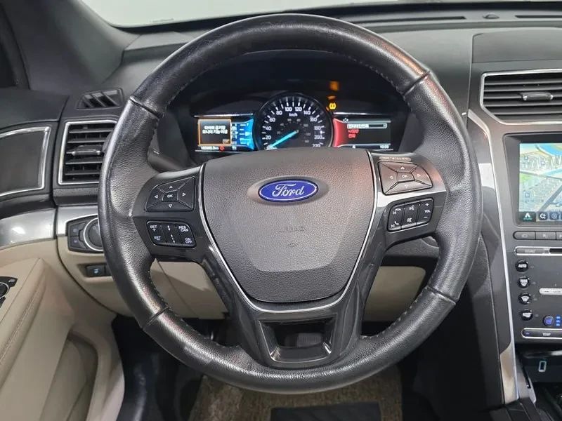 Ford Explorer 2.3 AWD, снимка 13 - Автомобили и джипове - 54351540