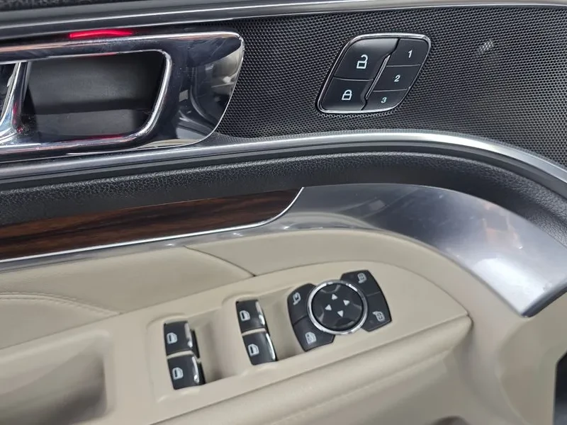 Ford Explorer 2.3 AWD, снимка 14 - Автомобили и джипове - 54351540