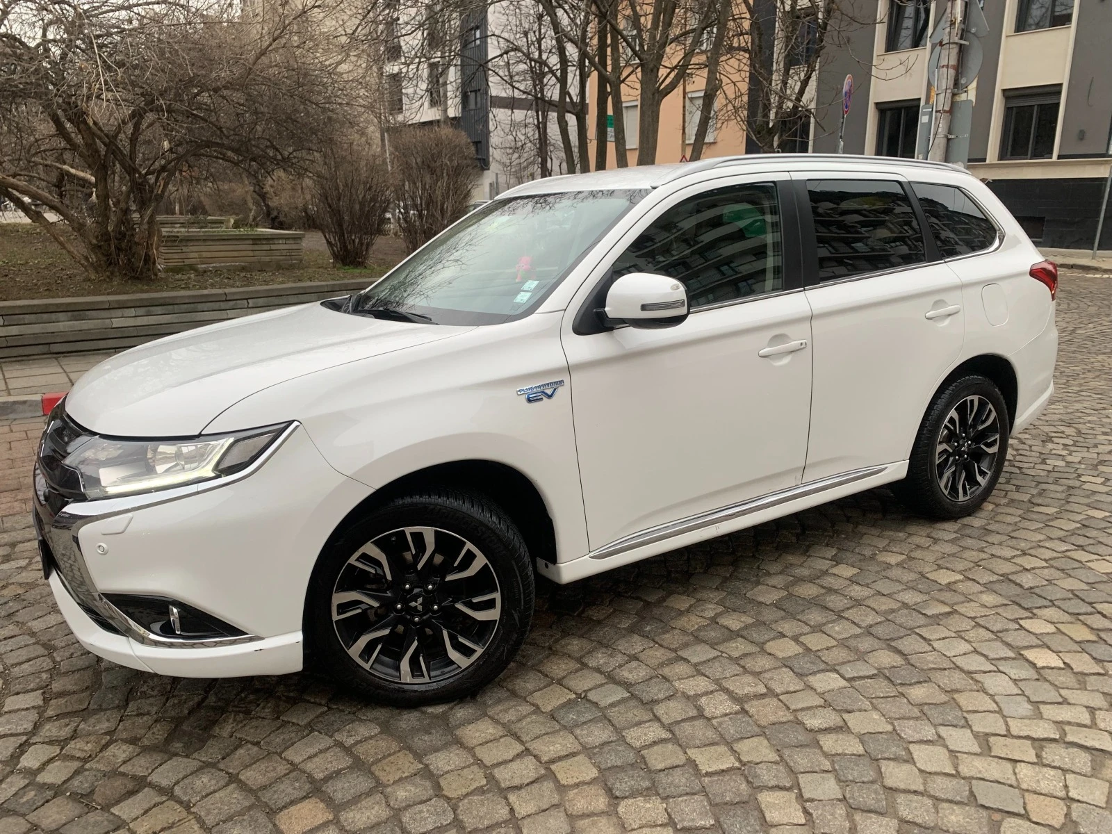 Mitsubishi Outlander 2.0PHEV - изображение 3