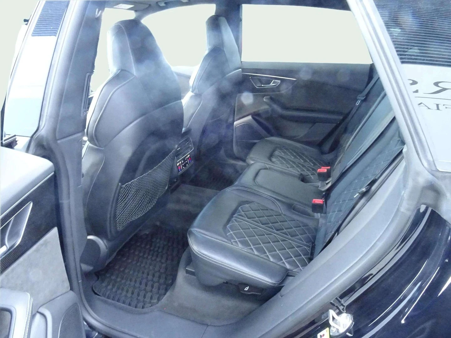 Audi SQ8 TFSI quattro - изображение 8