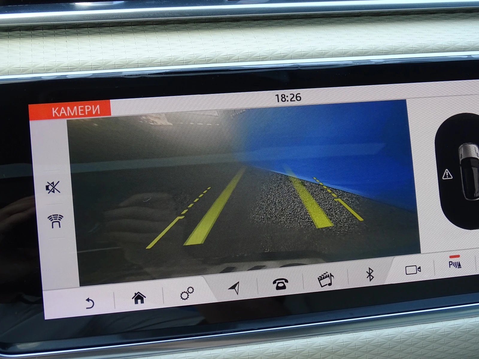 Land Rover Range Rover Velar R-DYNAMIC 3.0D 300КС. ПАНОРАМА, APPLE CAR PLAY - изображение 10