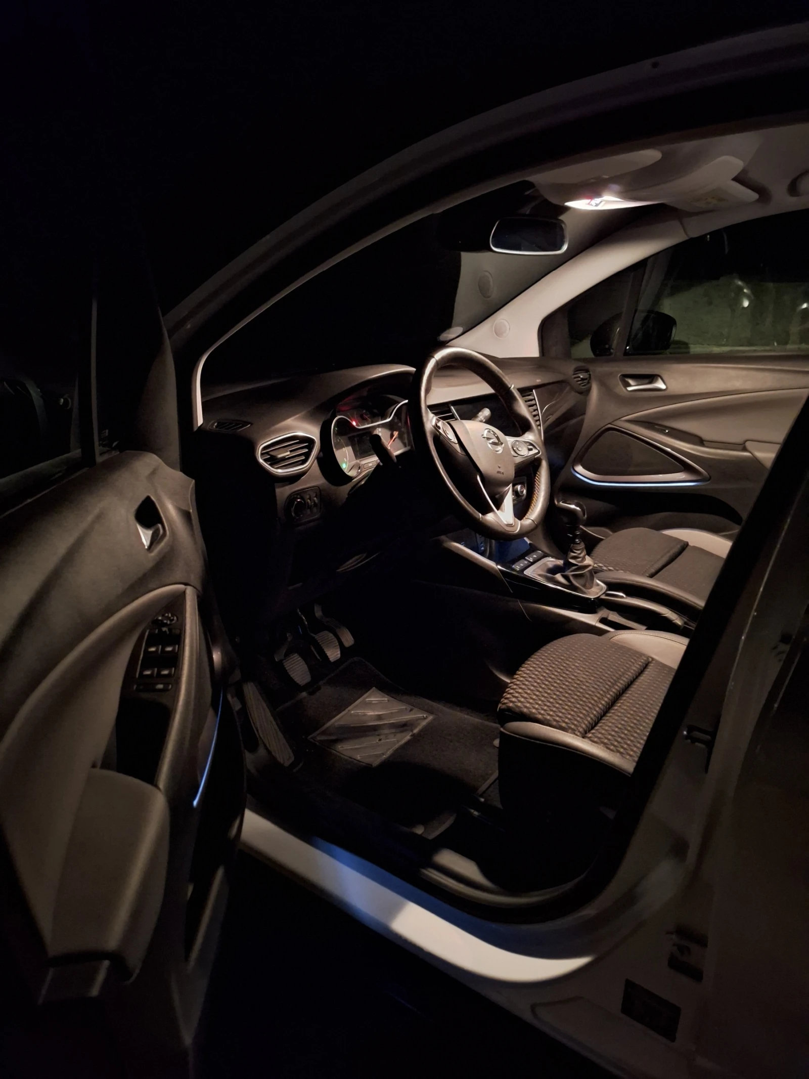 Opel Crossland X 1.2 - изображение 8