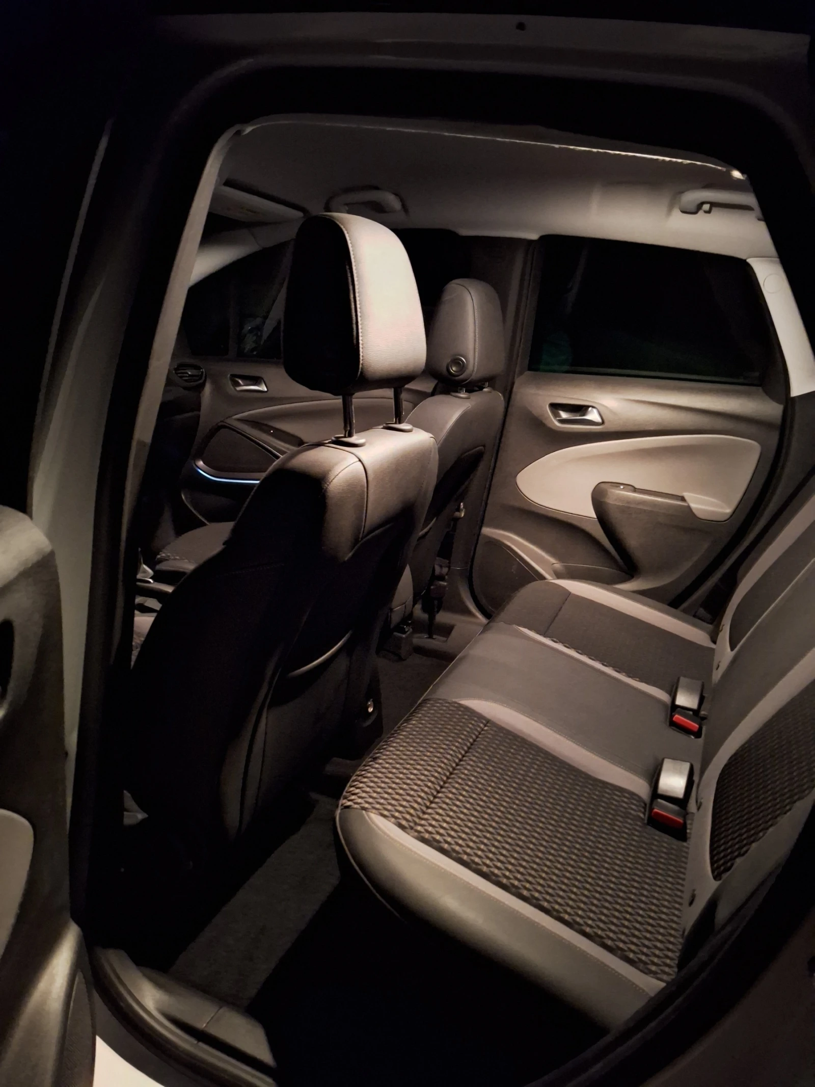 Opel Crossland X 1.2 - изображение 7