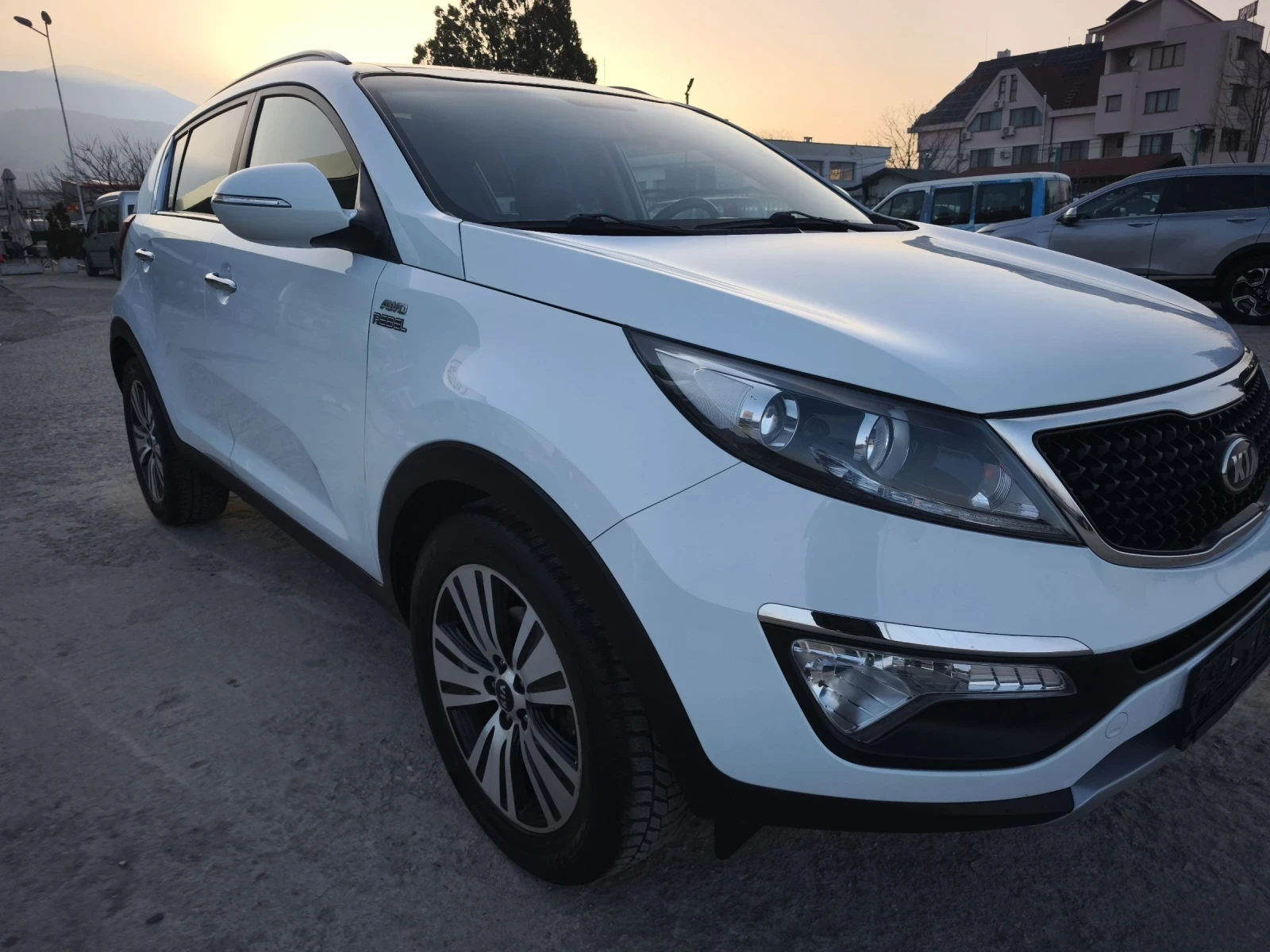 Kia Sportage 2.0CRDI 4X4 FACE REBEL FULL SERVICE NEW !!! - изображение 3