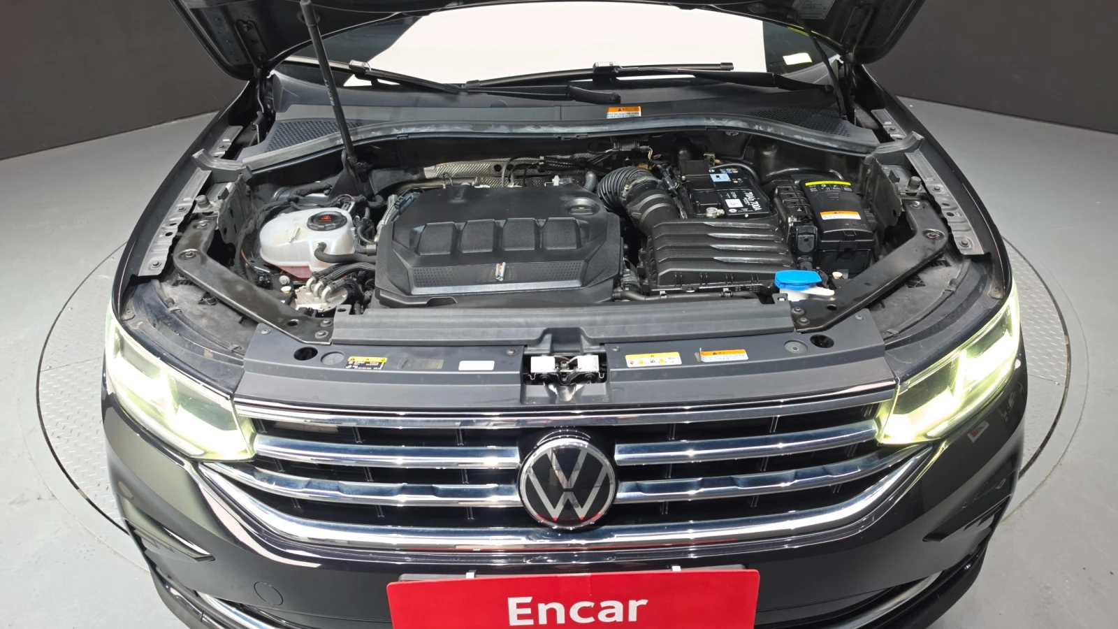 VW Tiguan 2.0 TDI Premium | LED | Адаптив. круиз| Памет| , снимка 6 - Автомобили и джипове - 56070334