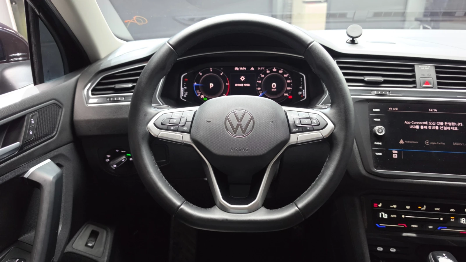 VW Tiguan 2.0 TDI Premium | LED | Адаптив. круиз| Памет| , снимка 13 - Автомобили и джипове - 56070334
