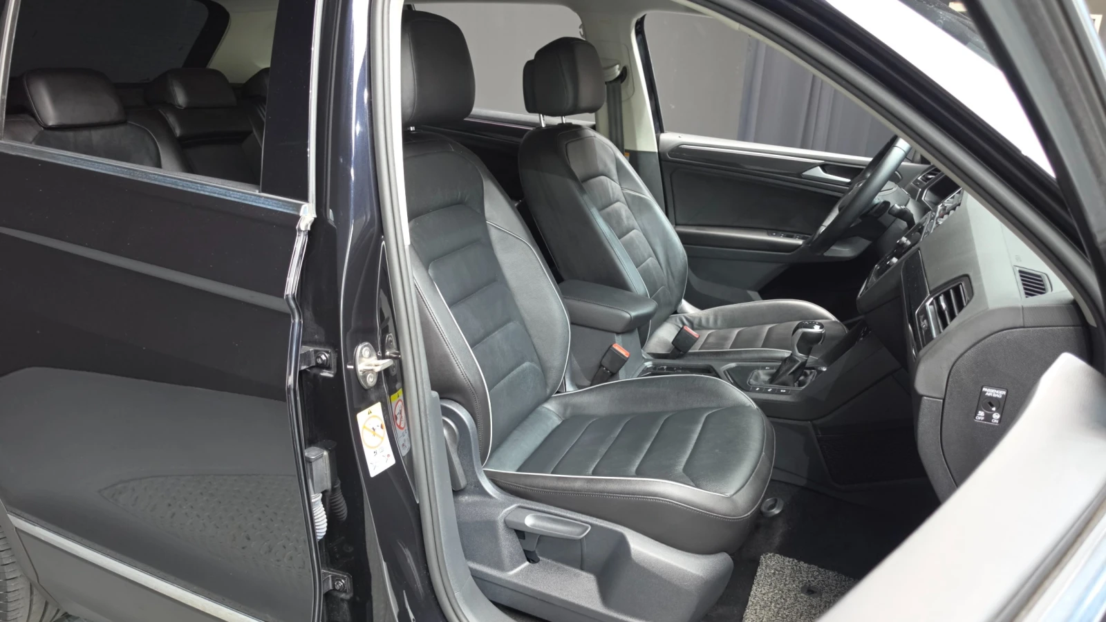 VW Tiguan 2.0 TDI Premium | LED | Адаптив. круиз| Памет| , снимка 12 - Автомобили и джипове - 56070334