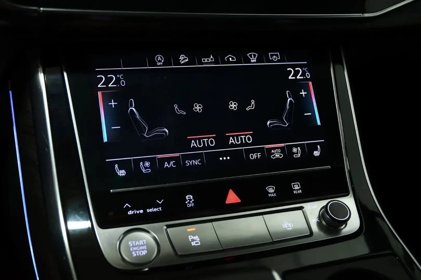 Audi Q7 TECHNIK* S-LINE* МАСАЖ* ОБДУХ* PANO* DIS* MATRIX* , снимка 13 - Автомобили и джипове - 56315411
