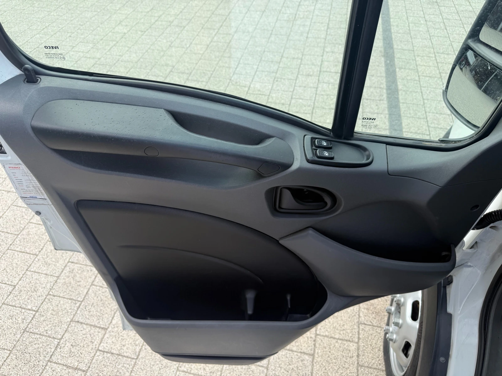 Iveco Daily 35C15 3.0HPI 3.5т. Хладилен - за сладолед Клима , снимка 17 - Бусове и автобуси - 55395287