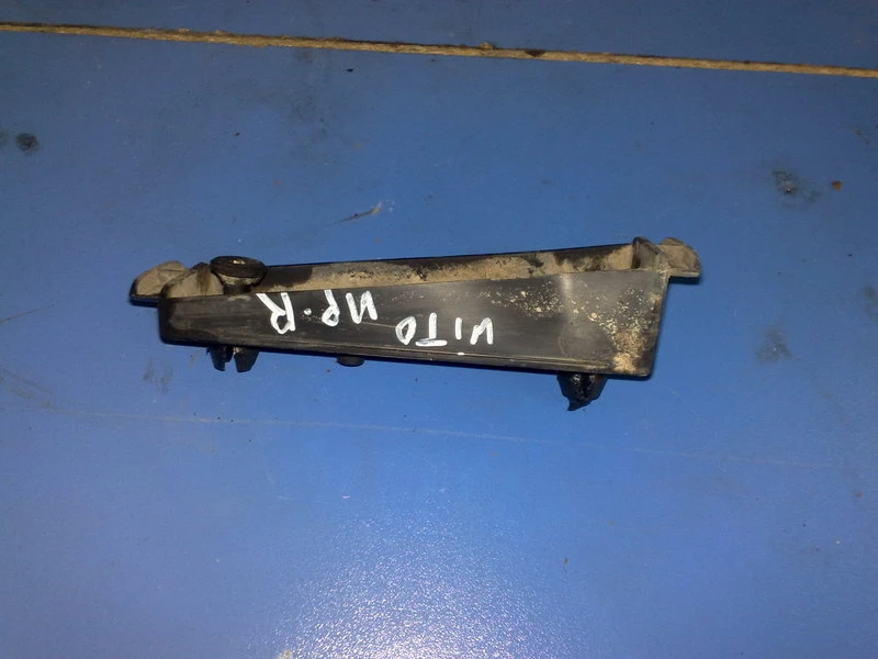 водач за предна броня (десен) за Мерцедес Вито 02г.