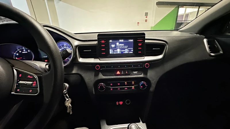 Kia Ceed, снимка 3 - Автомобили и джипове - 48708337