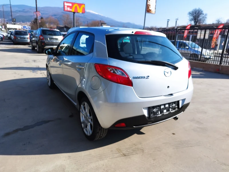 Mazda 2 1.5i, снимка 6 - Автомобили и джипове - 49045917