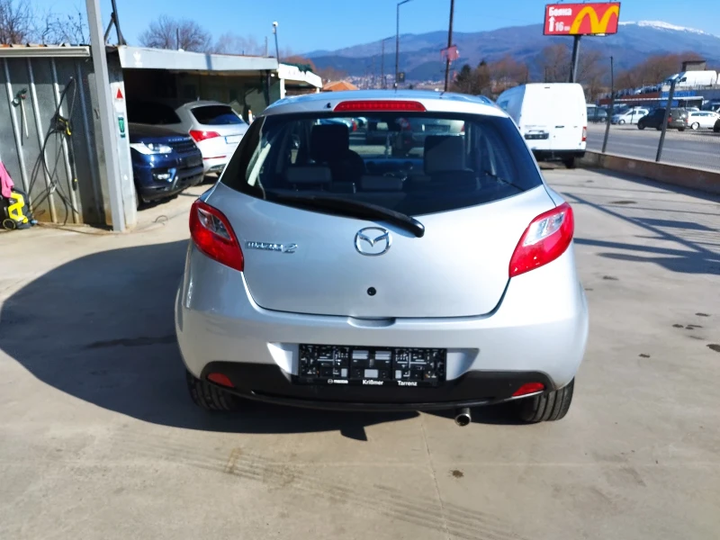 Mazda 2 1.5i, снимка 5 - Автомобили и джипове - 49045917