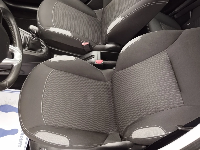 Peugeot 208 1.2i euro6, снимка 11 - Автомобили и джипове - 52555419