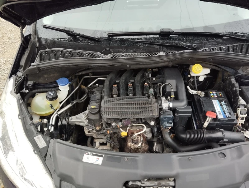 Peugeot 208 1.2i euro6, снимка 15 - Автомобили и джипове - 52555419